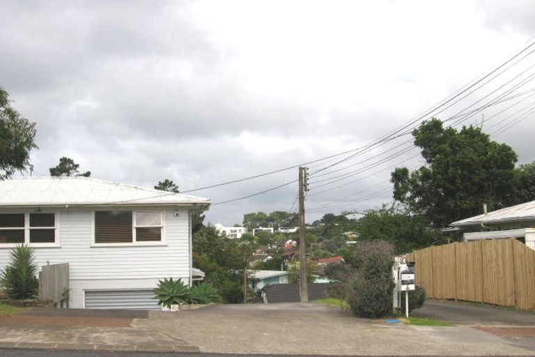 Photo of property in 2/37 Sunnynook Road, Forrest Hill, Auckland, 0620