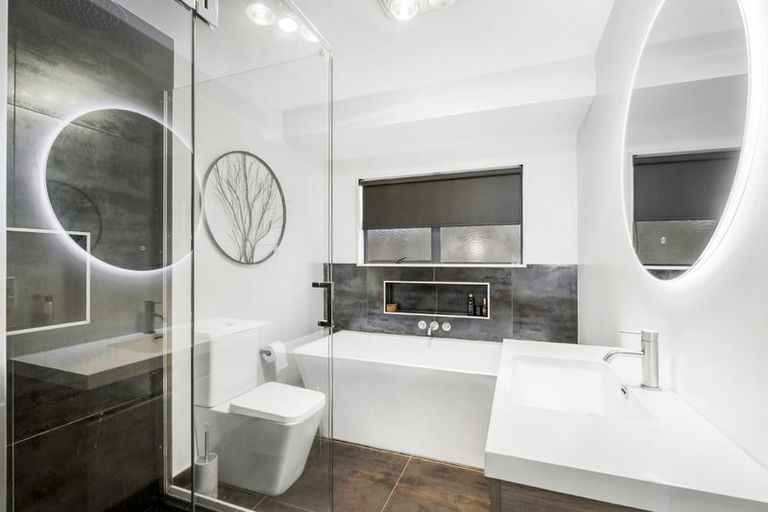 Photo of property in 2/16 Law Street, Torbay, Auckland, 0630