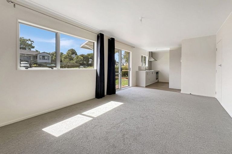 Photo of property in 25 West Harbour Drive, West Harbour, Auckland, 0618