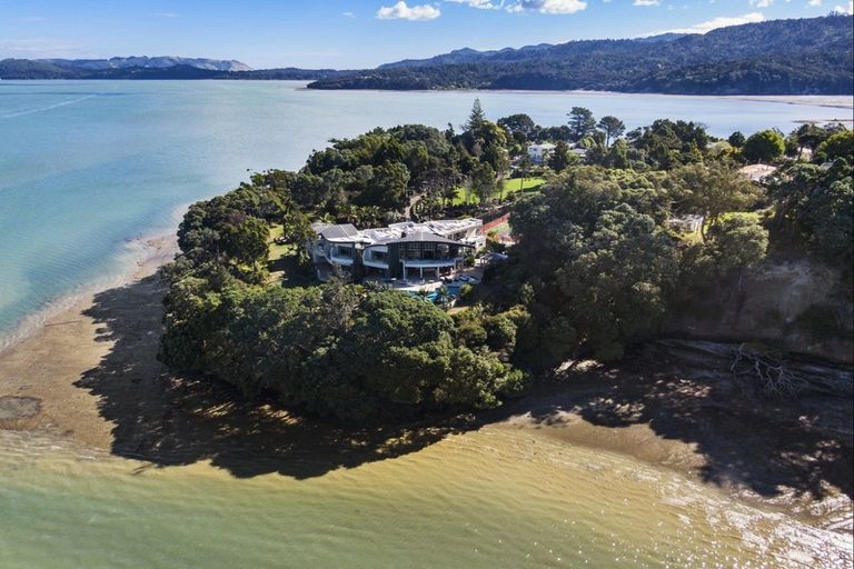 Photo of property in 104 Kauri Road, Laingholm, Auckland, 0604