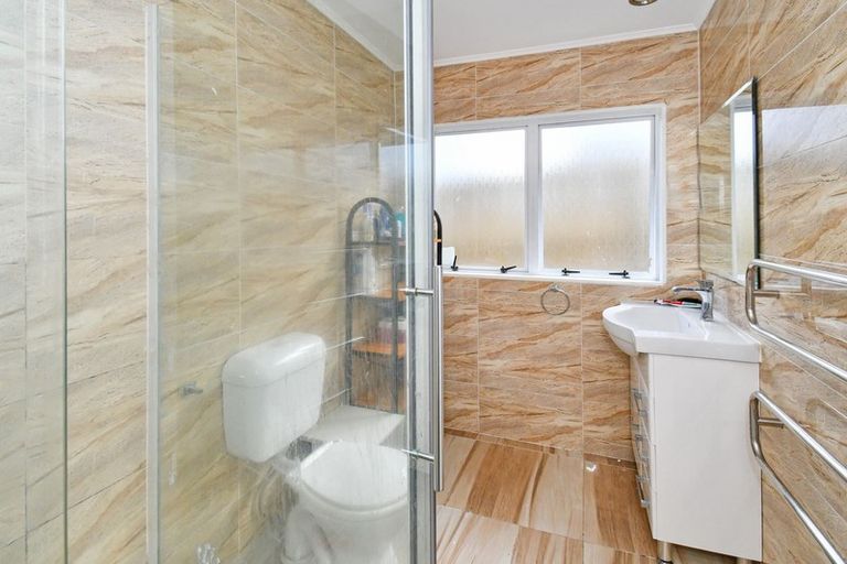 Photo of property in 2 Bill Phillip Place, Clendon Park, Auckland, 2103