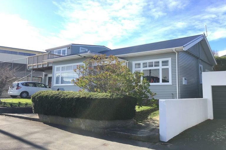 Photo of property in 104 Northland Road, Northland, Wellington, 6012