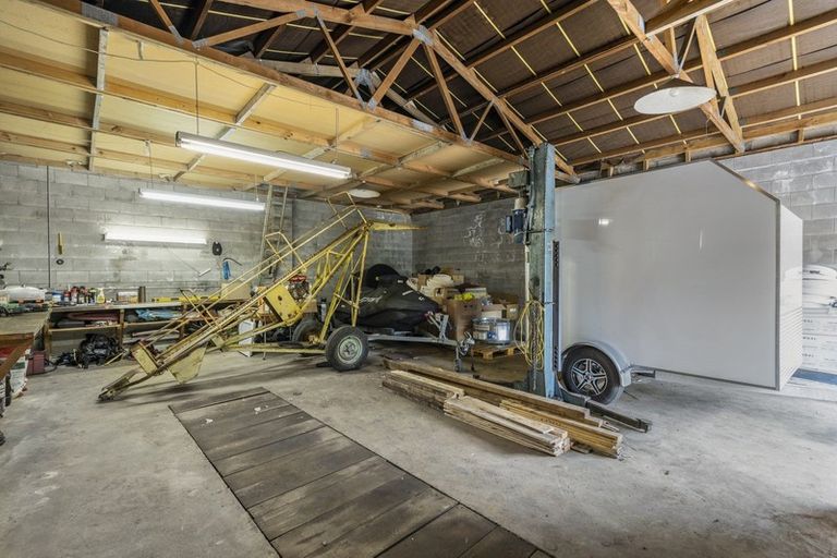 Photo of property in 120 Huatoki Street, Frankleigh Park, New Plymouth, 4310