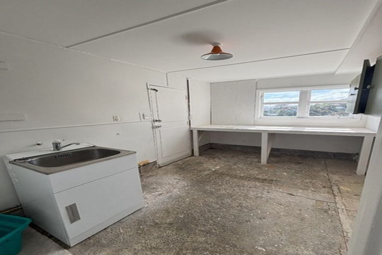 Photo of property in 35 Cavendish Square, Strathmore Park, Wellington, 6022