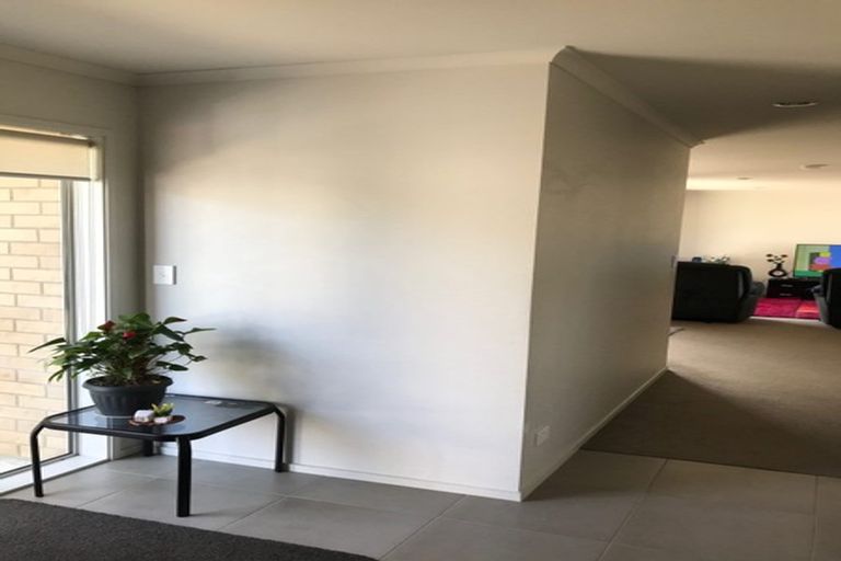 Photo of property in 16 Akeake Lane, Manurewa, Auckland, 2102