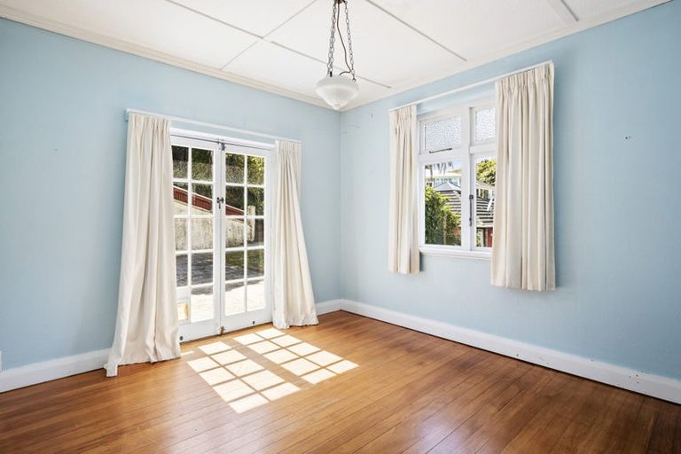 Photo of property in 44 Tio Tio Road, Miramar, Wellington, 6022