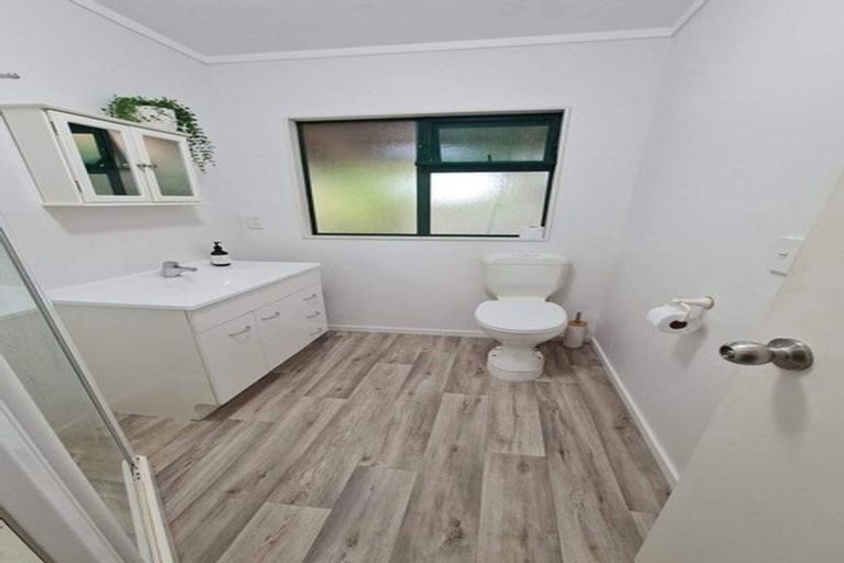 Photo of property in 43 Sunnyvale Road, Massey, Auckland, 0614
