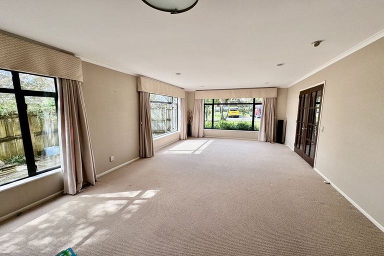 Photo of property in 11 William Woods Court, Flat Bush, Auckland, 2016