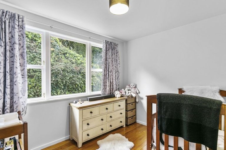 Photo of property in 31 Kiwi Crescent, Tawa, Wellington, 5028