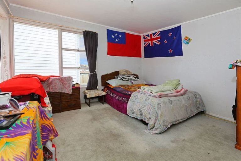 Photo of property in 12 Hepburn Road, Glendene, Auckland, 0602