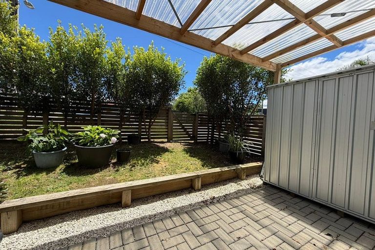 Photo of property in 2/66 Neil Avenue, Te Atatu Peninsula, Auckland, 0610