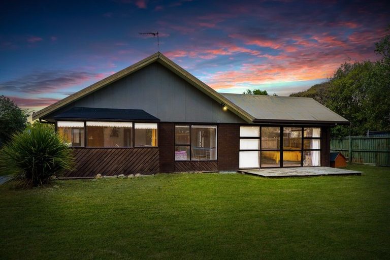 Photo of property in 21 Coates Place, Rangiora, 7400