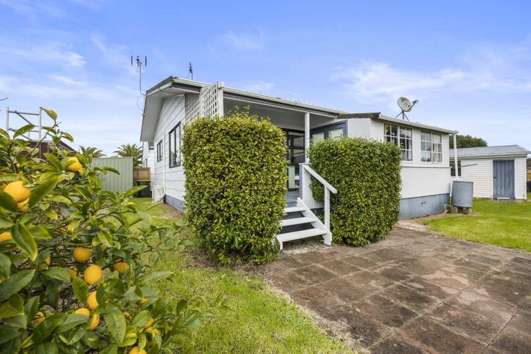 Photo of property in 7a Litchfield Place, Clarks Beach, 2122