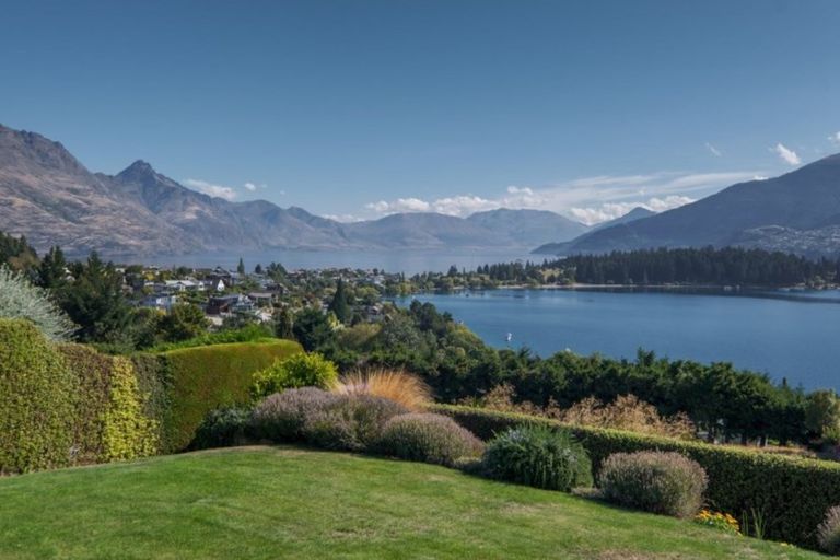Photo of property in 4 Garland Terrace, Kelvin Heights, Queenstown, 9300
