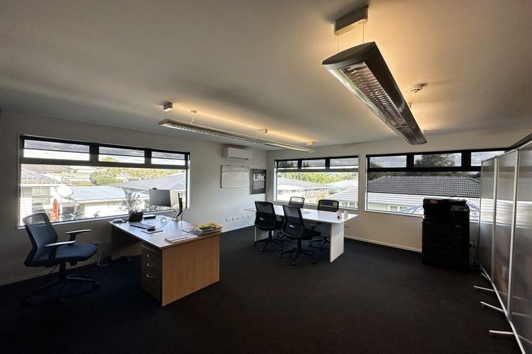 Photo of property in 1/108 Lincoln Road, Henderson, Auckland, 0610