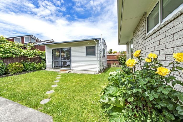 Photo of property in 10 Radbrook Street, Avonhead, Christchurch, 8042