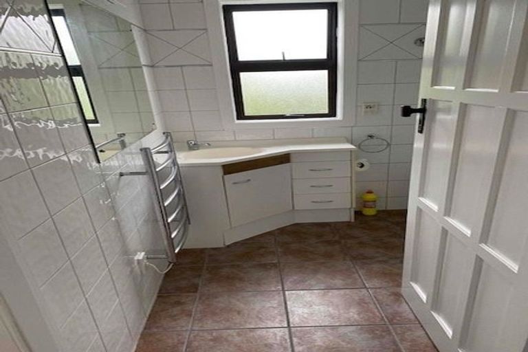 Photo of property in 1072 Great North Road, Point Chevalier, Auckland, 1022