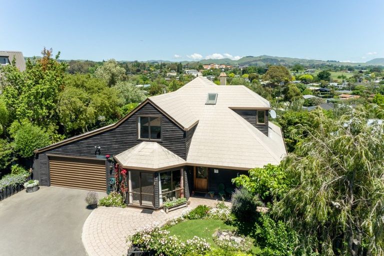 Photo of property in 12 Busby Hill, Havelock North, 4130