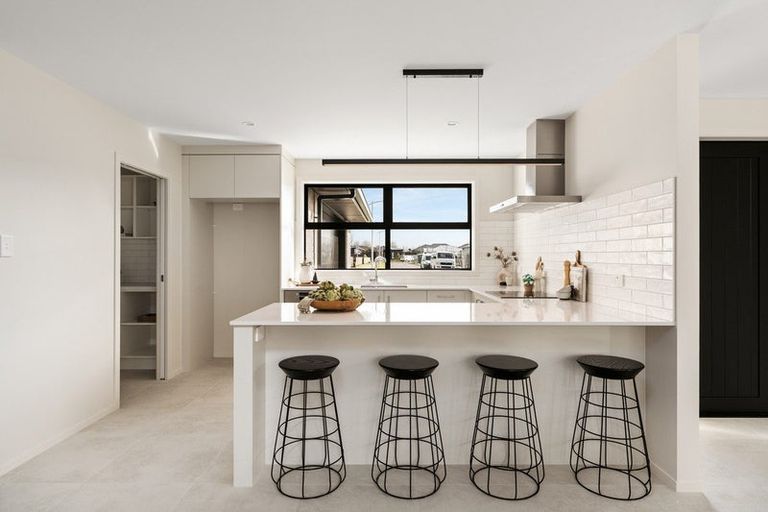 Photo of property in 39 Hammick Crescent, Pyes Pa, 3112