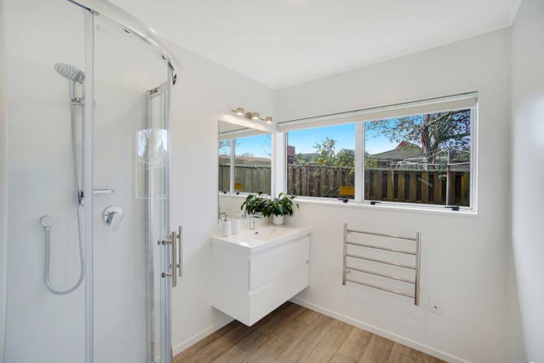 Photo of property in 2/7 Camden Place, Papatoetoe, Auckland, 2025