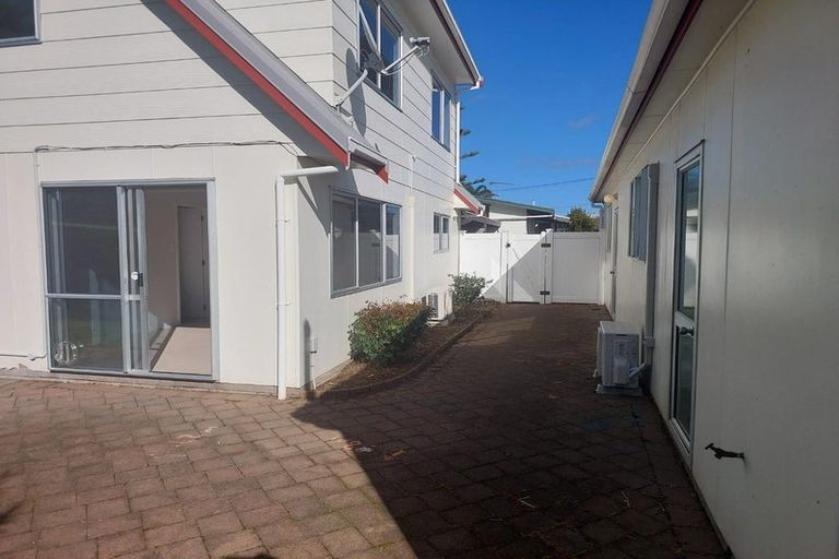 Photo of property in 3 Shepherds Road, Papakura, 2110