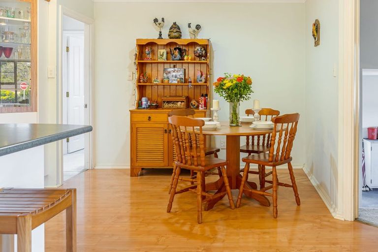 Photo of property in 29 Hercules Drive, Henderson, Auckland, 0612