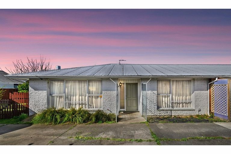 Photo of property in 2/59 Winters Road, Redwood, Christchurch, 8051