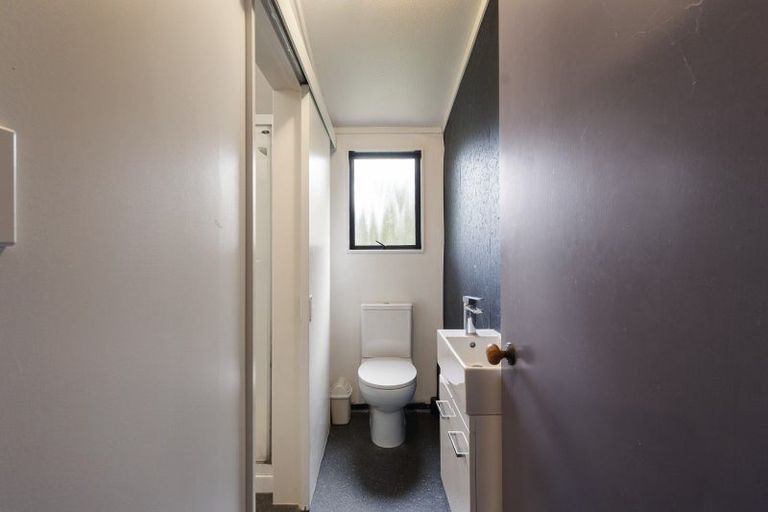Photo of property in 20 Springdale Grove, Fitzherbert, Palmerston North, 4410