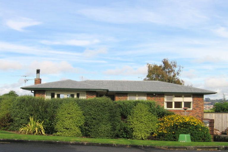 Photo of property in 54 Bradbury Road, Botany Downs, Auckland, 2010