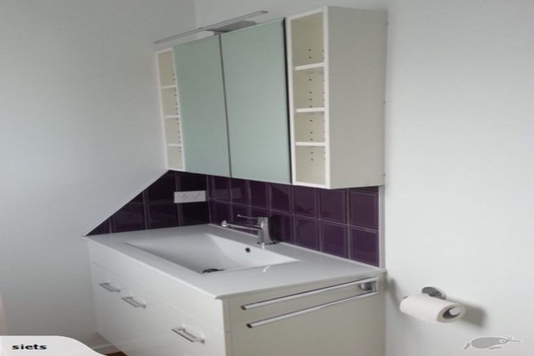 Photo of property in 26 Archibald Road, Kelston, Auckland, 0602