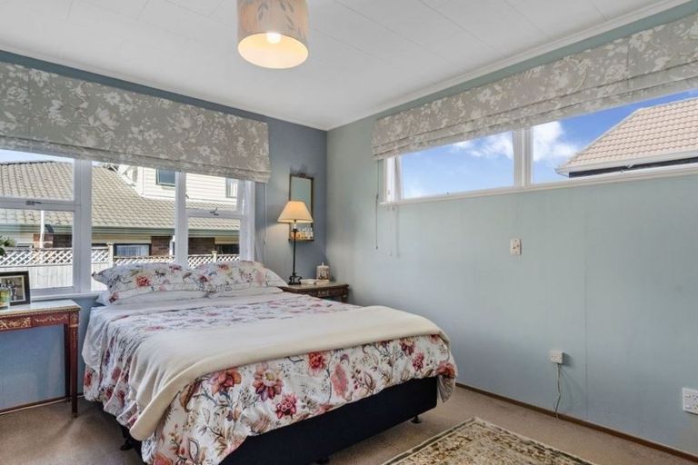 Photo of property in 1/10 Knights Road, Rothesay Bay, Auckland, 0630