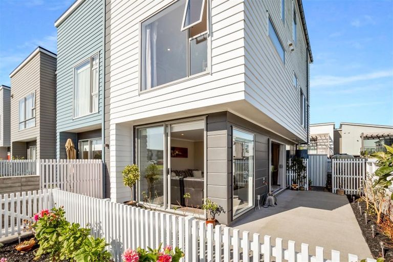 Photo of property in 7 Rangihina Road, Hobsonville, Auckland, 0616