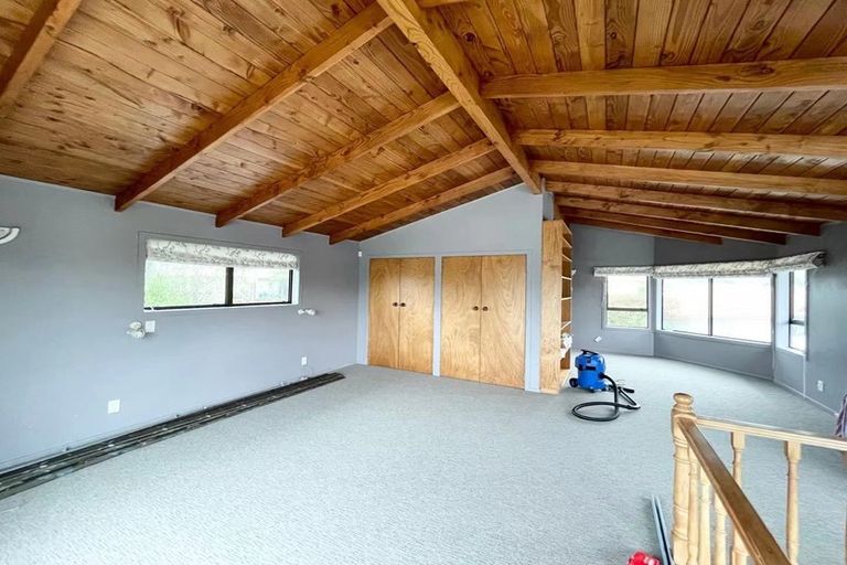 Photo of property in 122 Triangle Road, Massey, Auckland, 0614