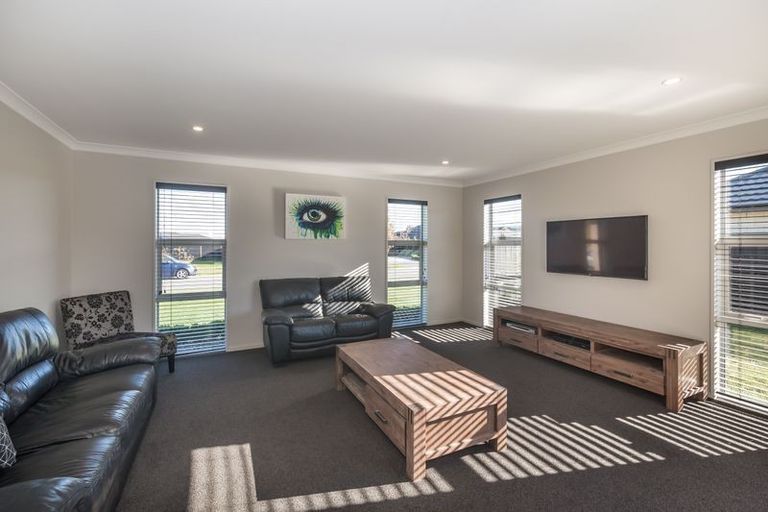 Photo of property in 30 Navy Loop, Rolleston, 7614