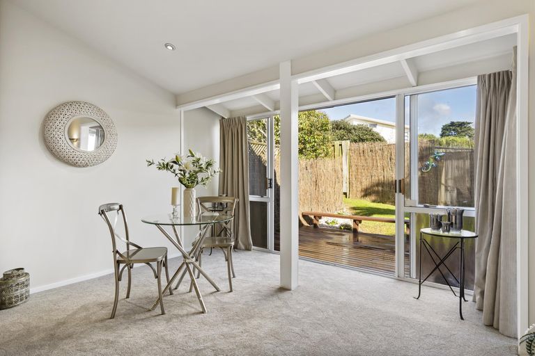 Photo of property in 5/6 Bond Crescent, Forrest Hill, Auckland, 0620