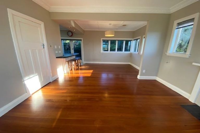 Photo of property in 24 Highbury Crescent, Highbury, Wellington, 6012