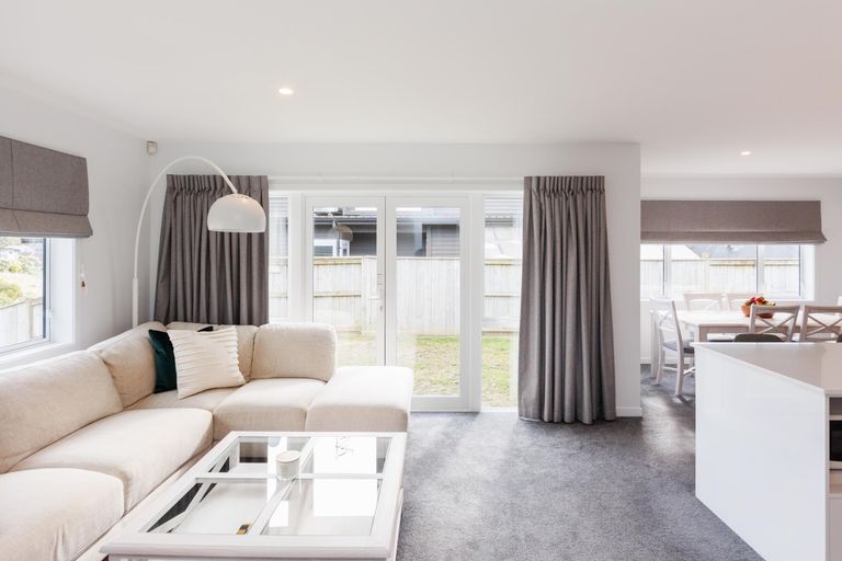 Photo of property in 23 Vaucluse Heights, Fitzherbert, Palmerston North, 4410