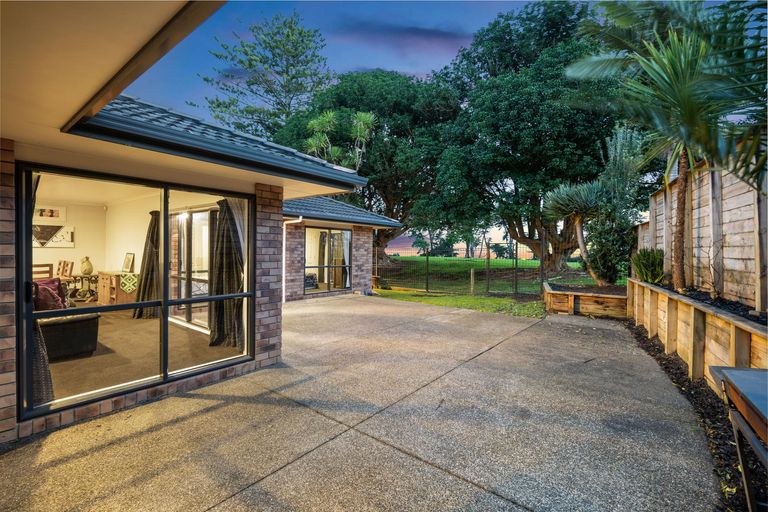 Photo of property in 3 Ebanjane Way, Clendon Park, Auckland, 2103