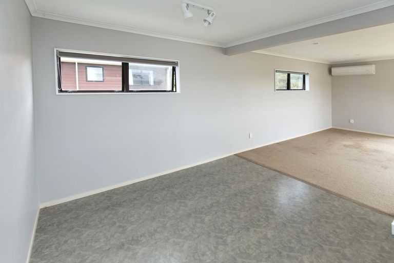 Photo of property in 42 Elliston Crescent, Stanmore Bay, Whangaparaoa, 0932