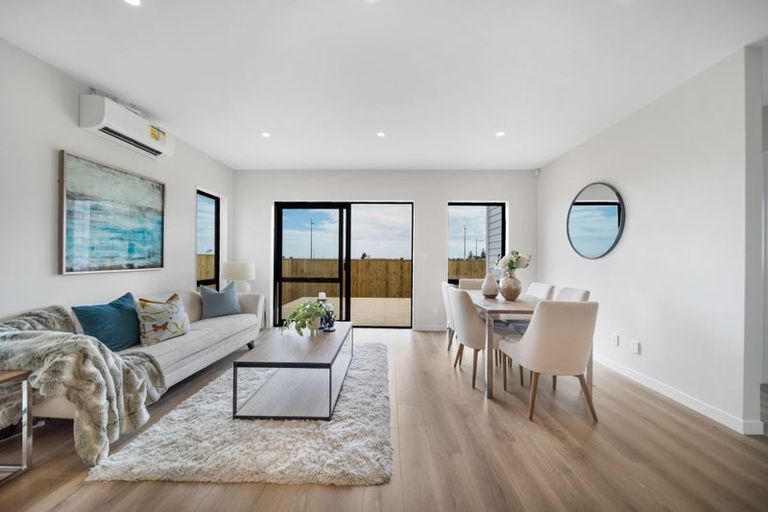 Photo of property in 12 Korowhiti Road, Clarks Beach, 2122