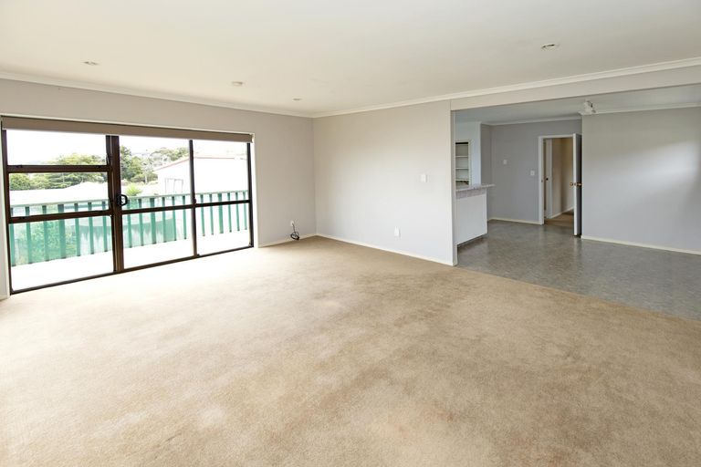 Photo of property in 42 Elliston Crescent, Stanmore Bay, Whangaparaoa, 0932