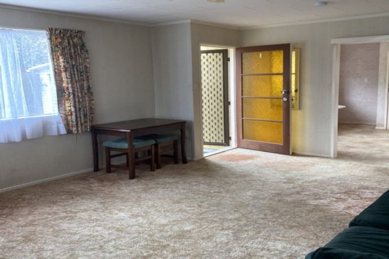 Photo of property in 2 Garnet Grove, Birchville, Upper Hutt, 5018