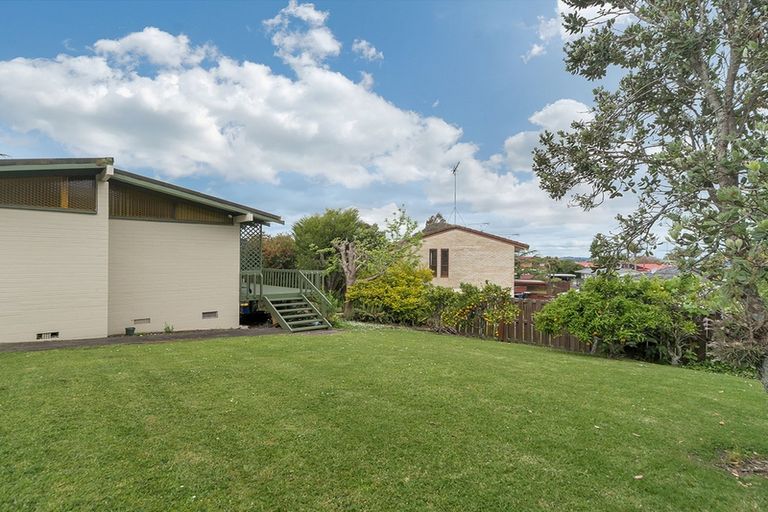 Photo of property in 7 Pakira Avenue, Glendene, Auckland, 0602