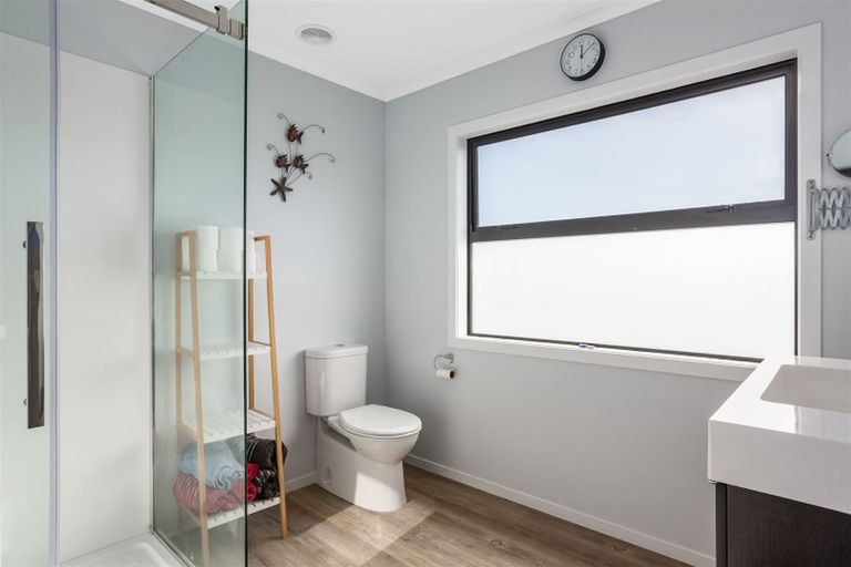 Photo of property in 4 The Fjord, Aotea, Porirua, 5024