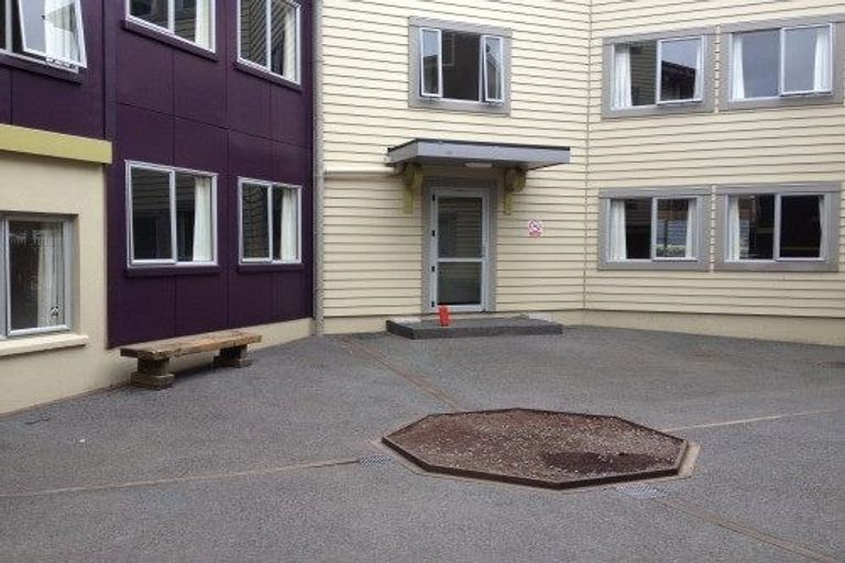 Photo of property in Basin Reserve Complex, 37/4 Sussex Street, Mount Cook, Wellington, 6021