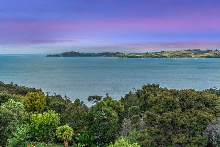Photo of property in 2 Puriri Place, Sandspit, Warkworth, 0982