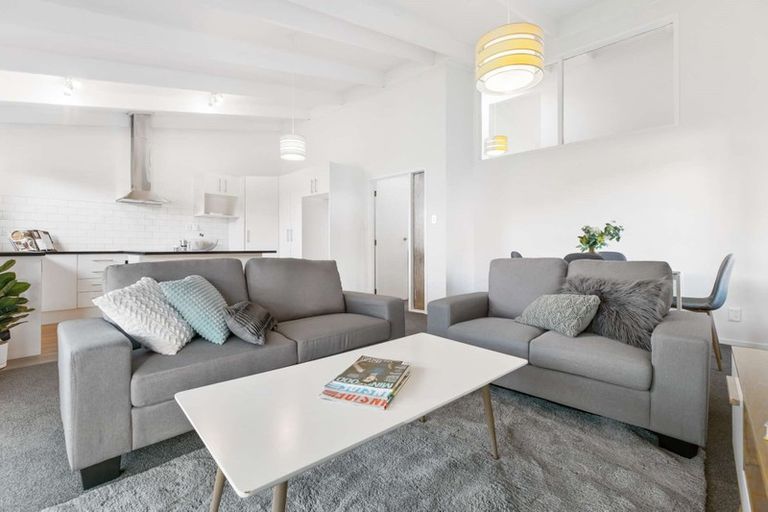 Photo of property in 1/35 Swanson Road, Henderson, Auckland, 0610