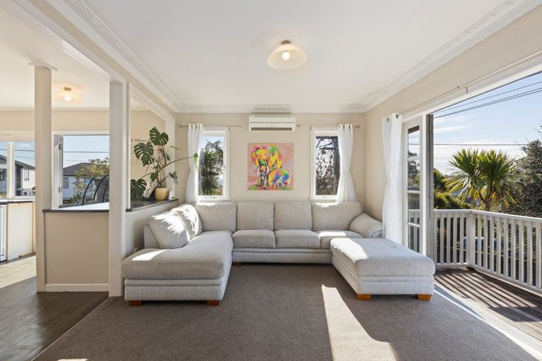 Photo of property in 31 Sunnyside Road, Sunnyvale, Auckland, 0612