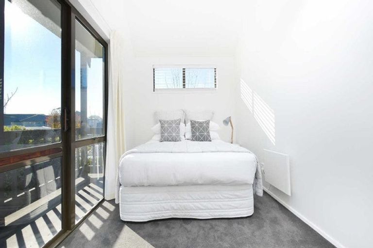 Photo of property in 72 Aikmans Road, Merivale, Christchurch, 8014