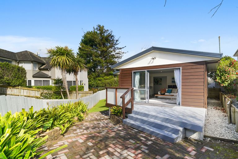 Photo of property in 3/6a Botany Road, Howick, Auckland, 2010